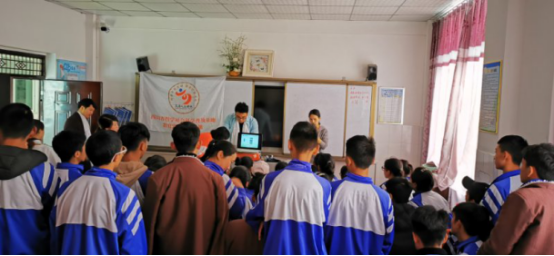 新工学院到甘孜州特殊教育学校开展爱心捐书活动-DING1363.png