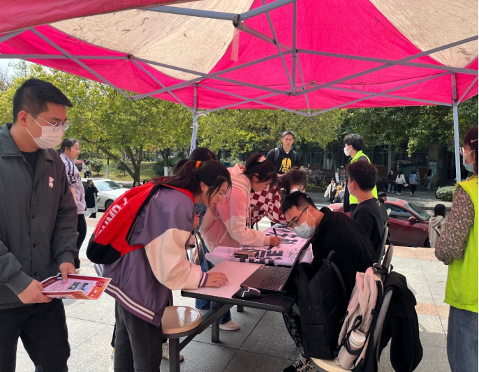 慎终追远,缅怀先烈——工学院研究生网上祭英烈爱国活动387.png 慎终追远,缅怀先烈——工学院研究生网上祭英烈爱国活动387.png