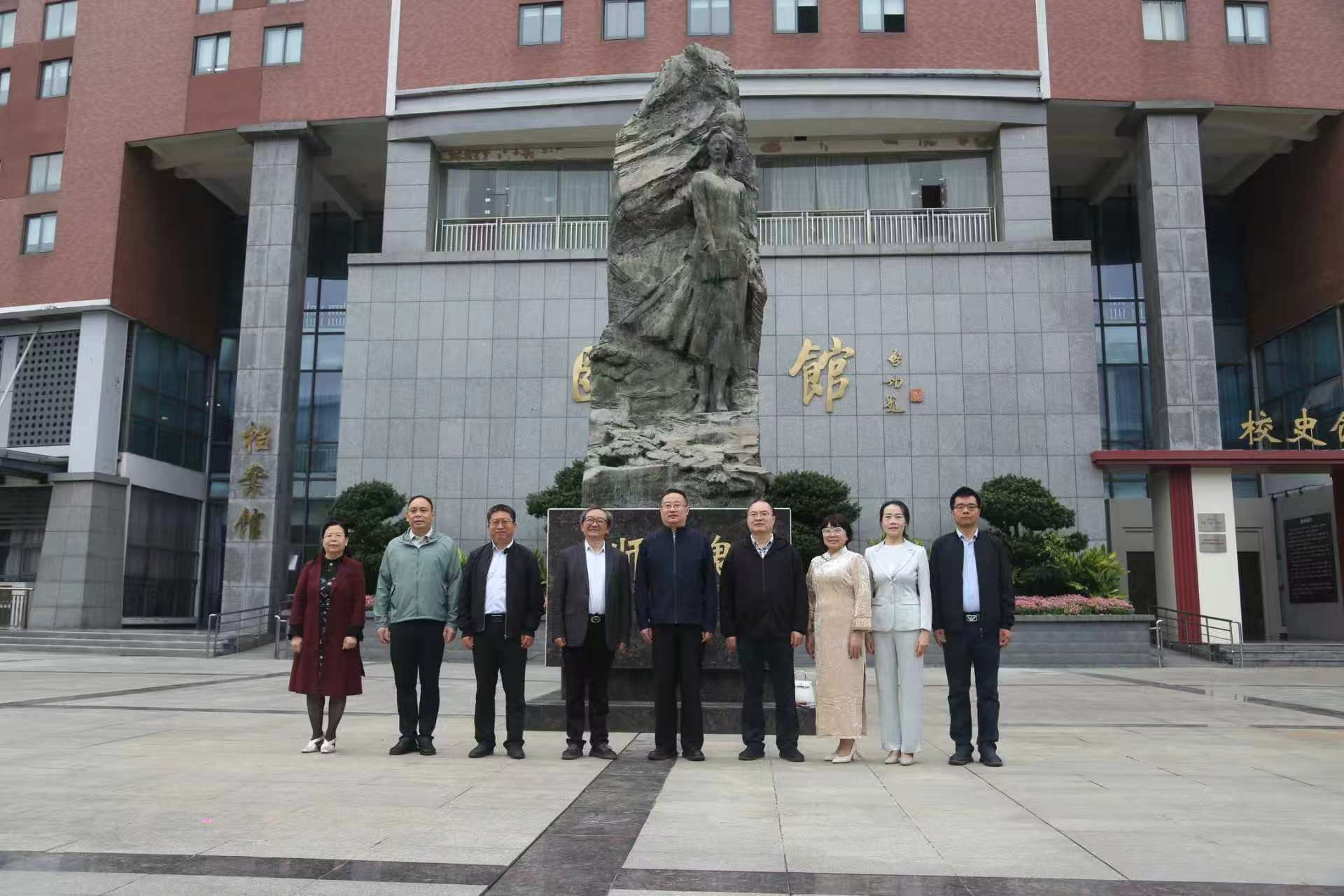 何怡刚教授做客“科学家精神百场讲坛”